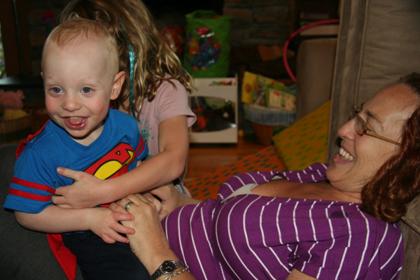 Sam the Anti-Preemie: Happy with his Sissy hug