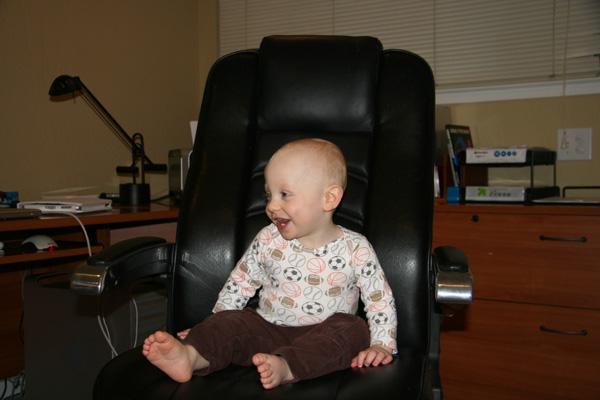 Sam the Anti-Preemie: Best office assistant ever