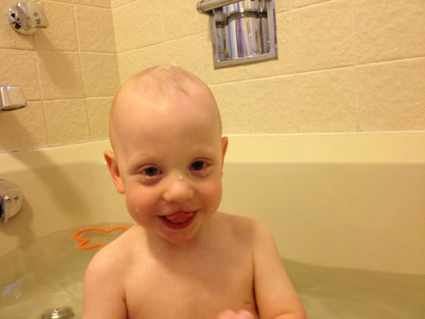 Sam the Anti-Preemie: Smiling in the bath